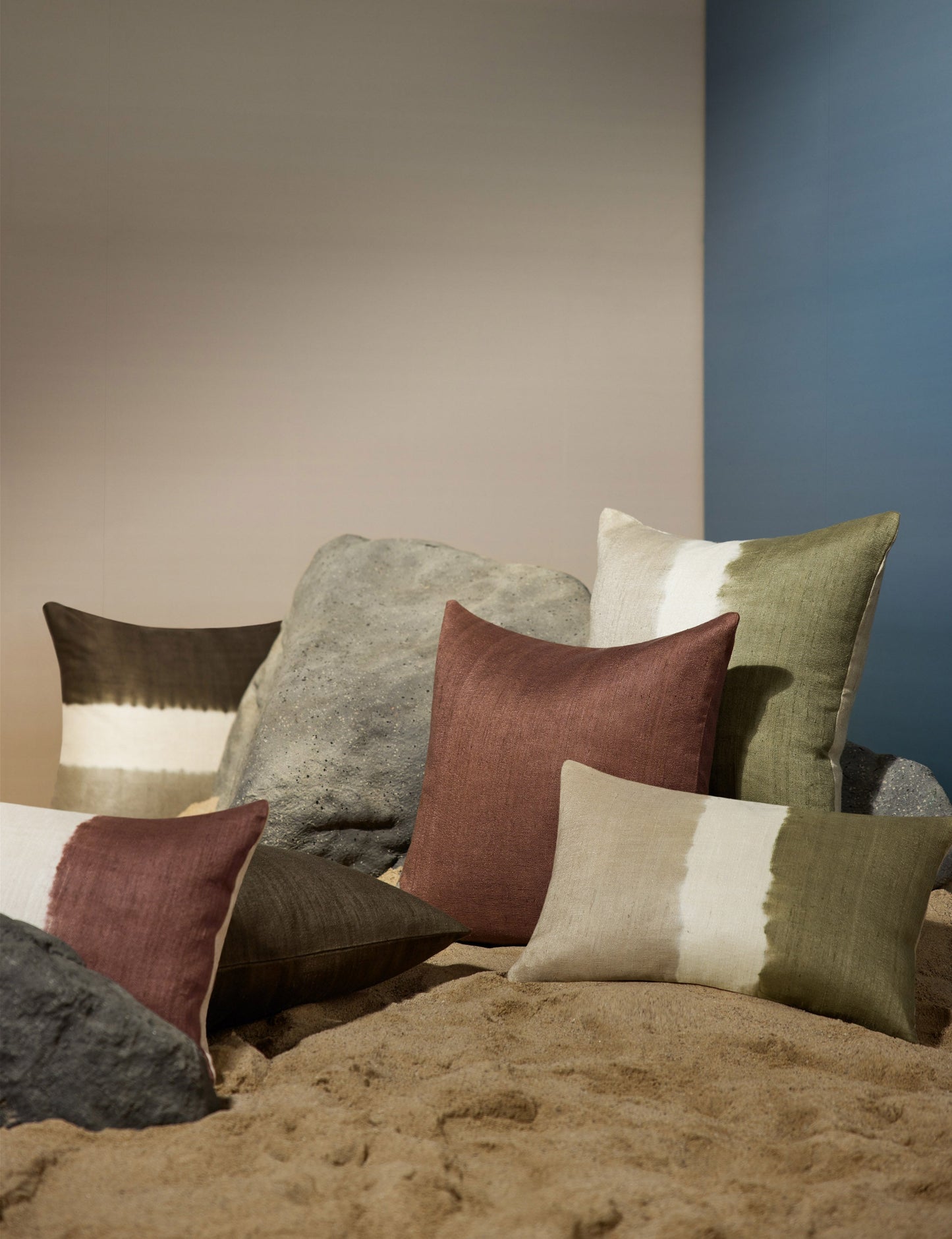 Oreiller en soie « Grounded in Love » de James Perkins