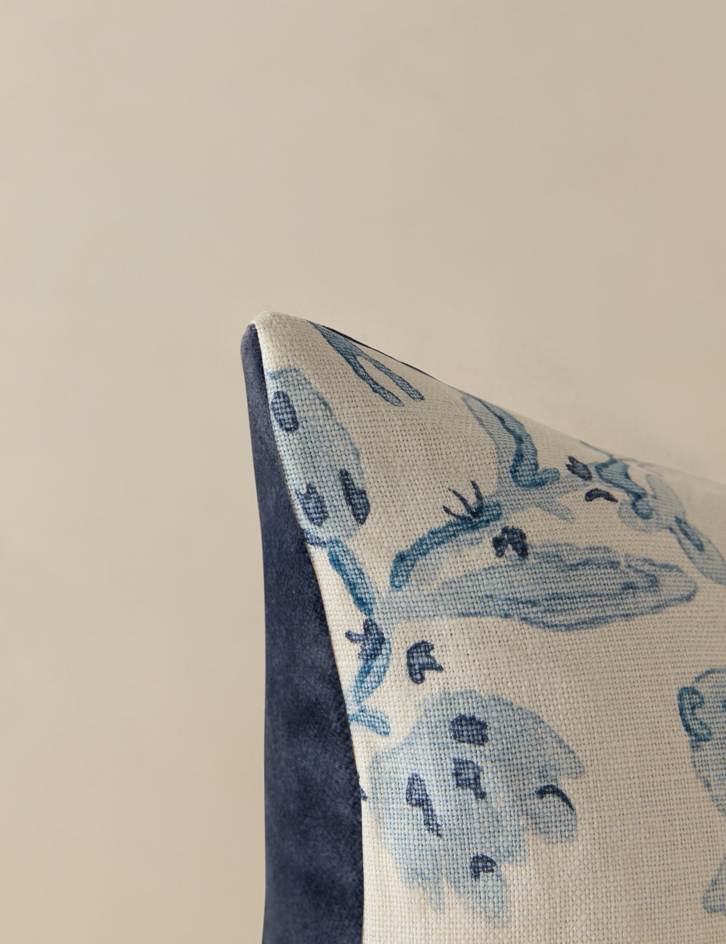 Coussin en lin Kelmescott par Scalamandre