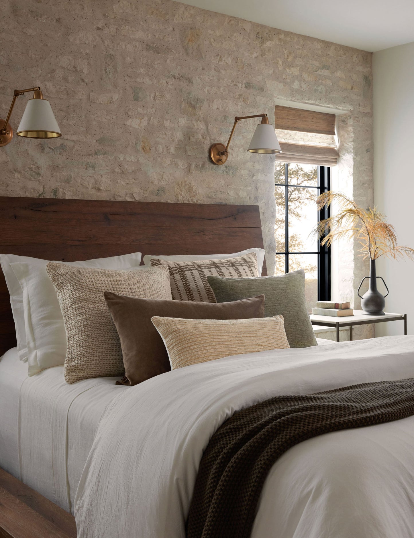 Coussin Scarlett de Magnolia Home par Joanna Gaines X Loloi