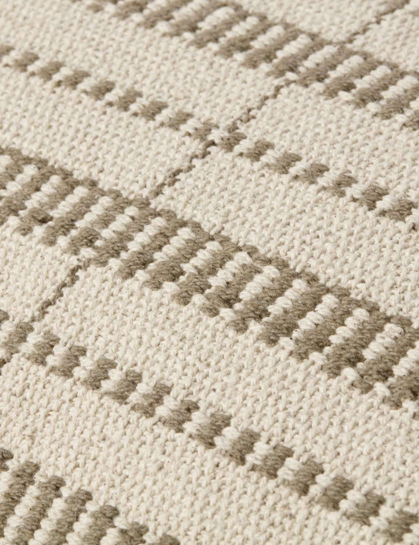 Coussin Marion de Magnolia Home par Joanna Gaines X Loloi