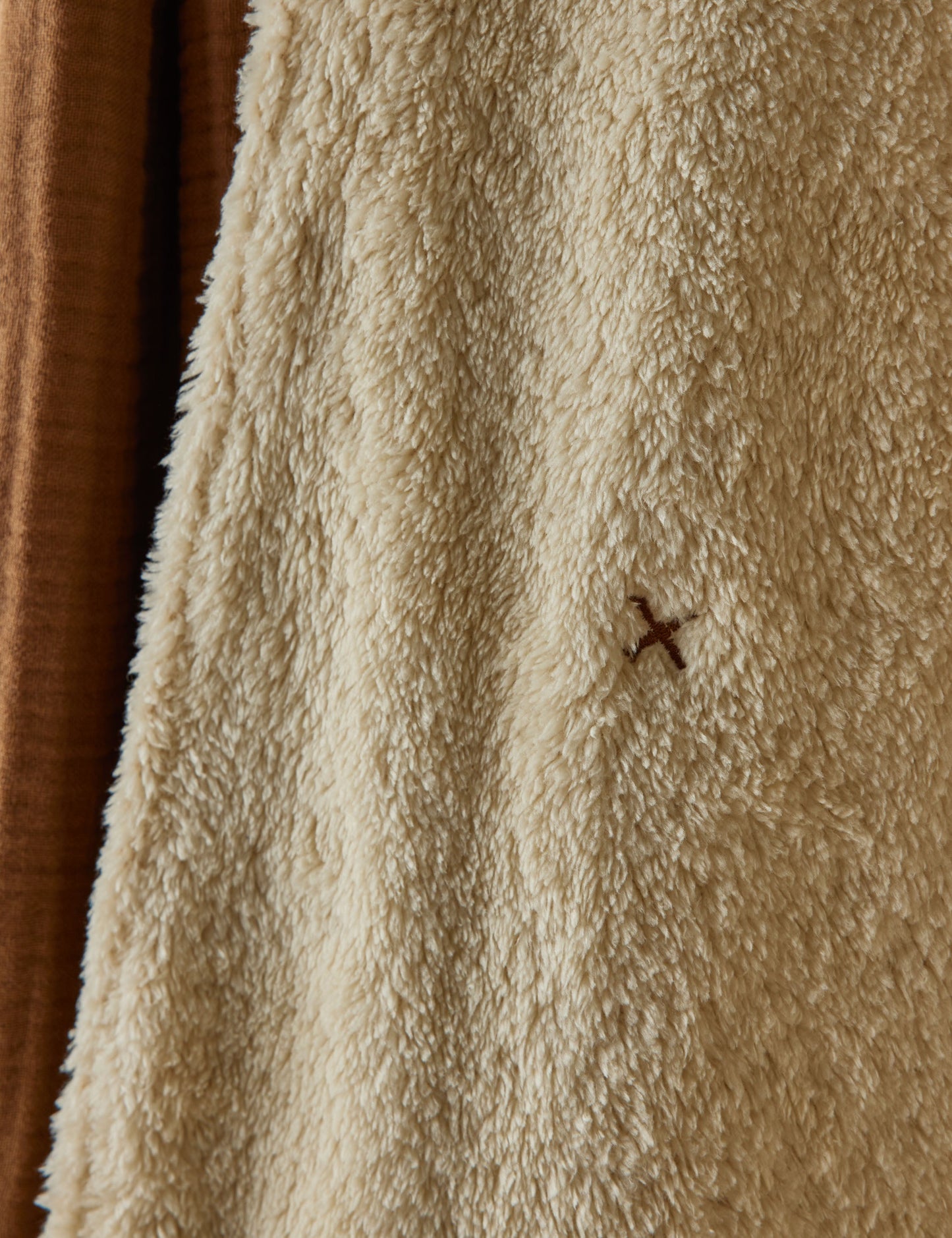 Couverture Alaïa Sherpa de la maison n° 23