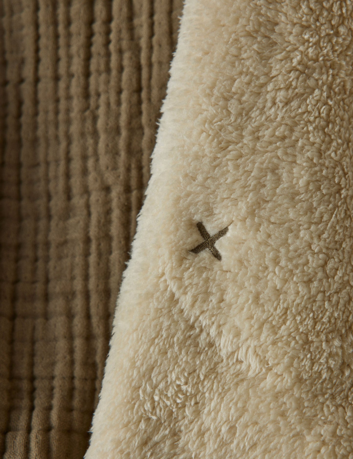 Couverture Alaïa Sherpa de la maison n° 23