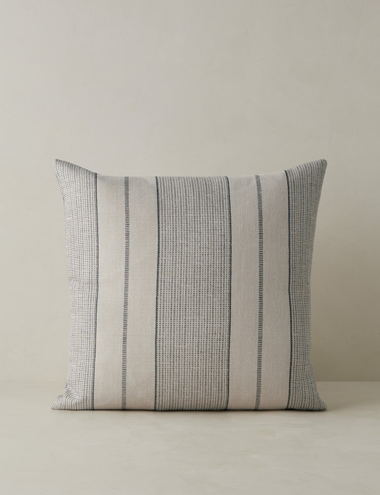 Coussin d'intérieur/extérieur Leo de Sunbrella pour Lulu et Georgia