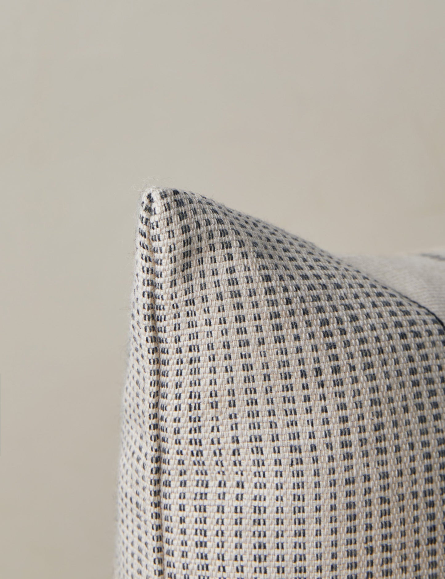 Coussin d'intérieur/extérieur Leo de Sunbrella pour Lulu et Georgia