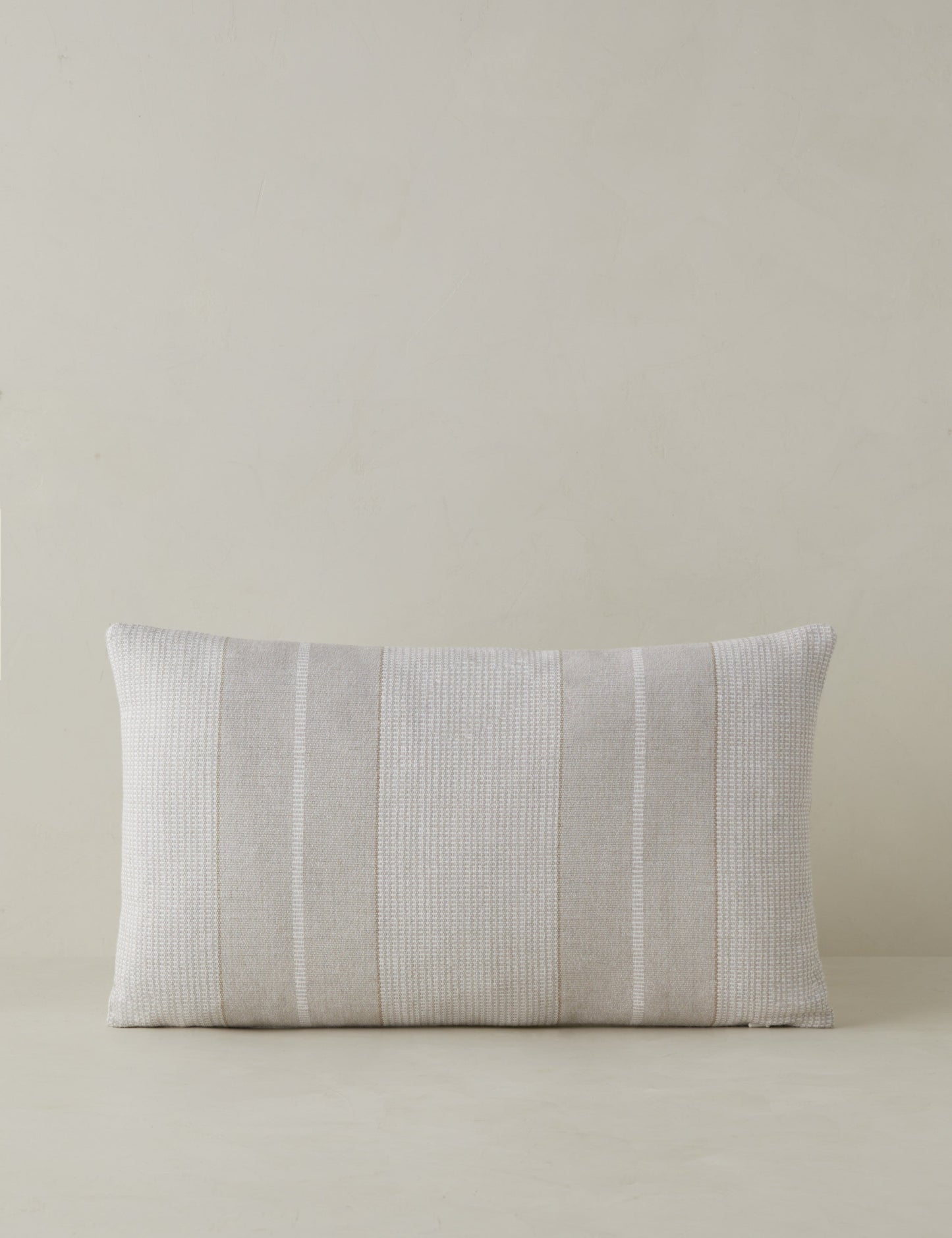 Coussin d'intérieur/extérieur Leo de Sunbrella pour Lulu et Georgia