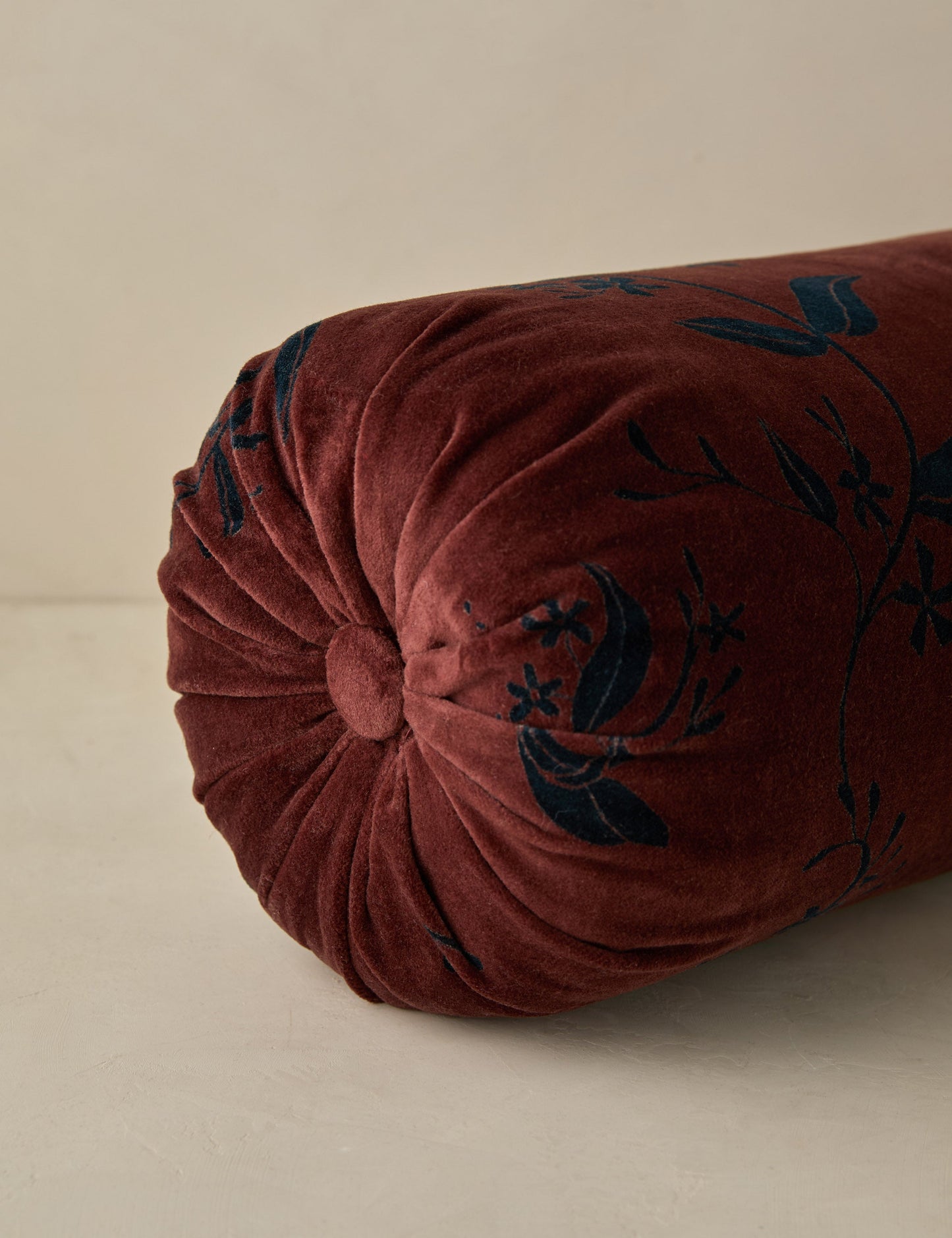 Coussin traversin en velours carmin