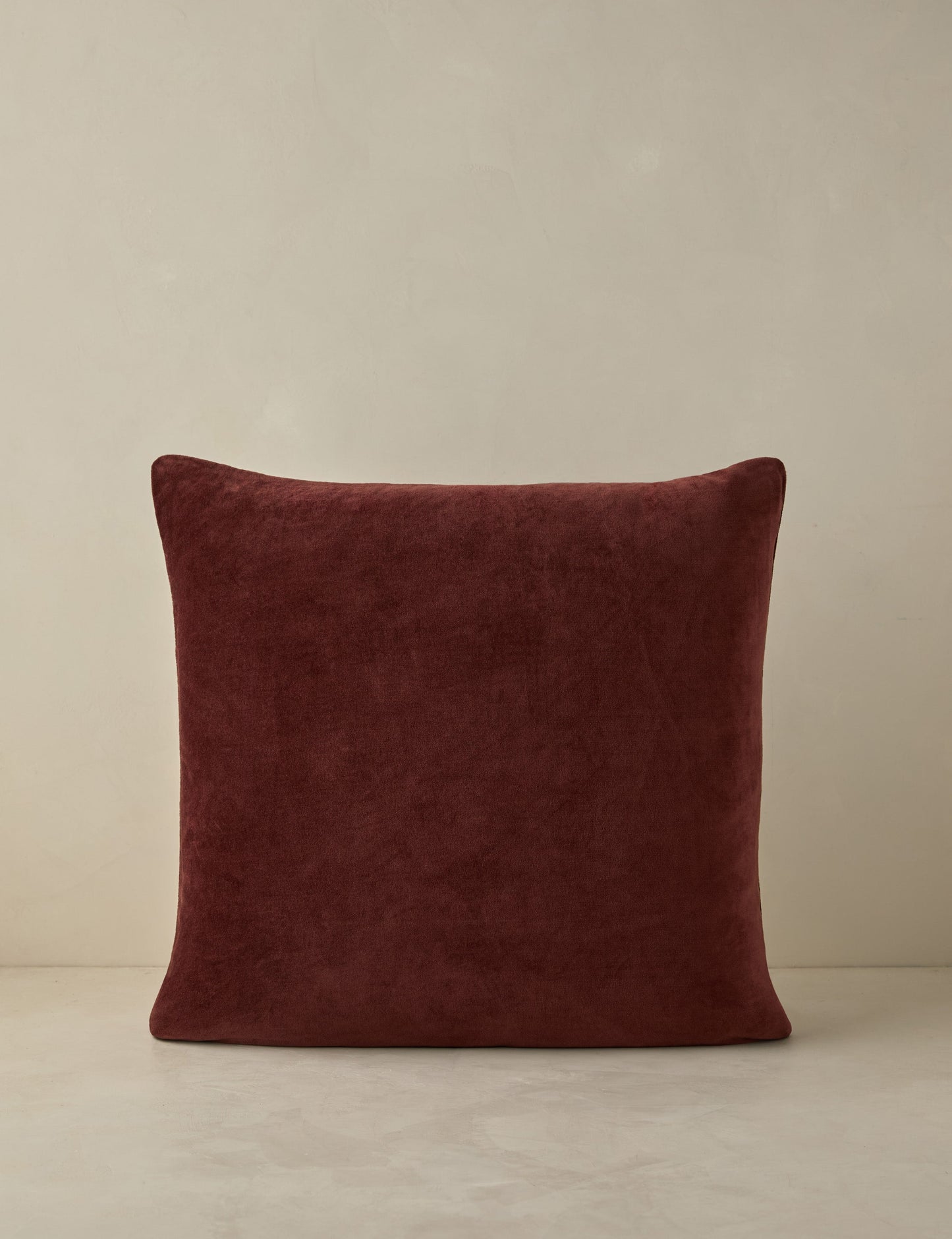 Oreiller en velours carmin