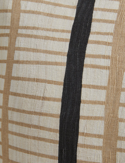 Coussin en soie Channel par Hadiya Williams