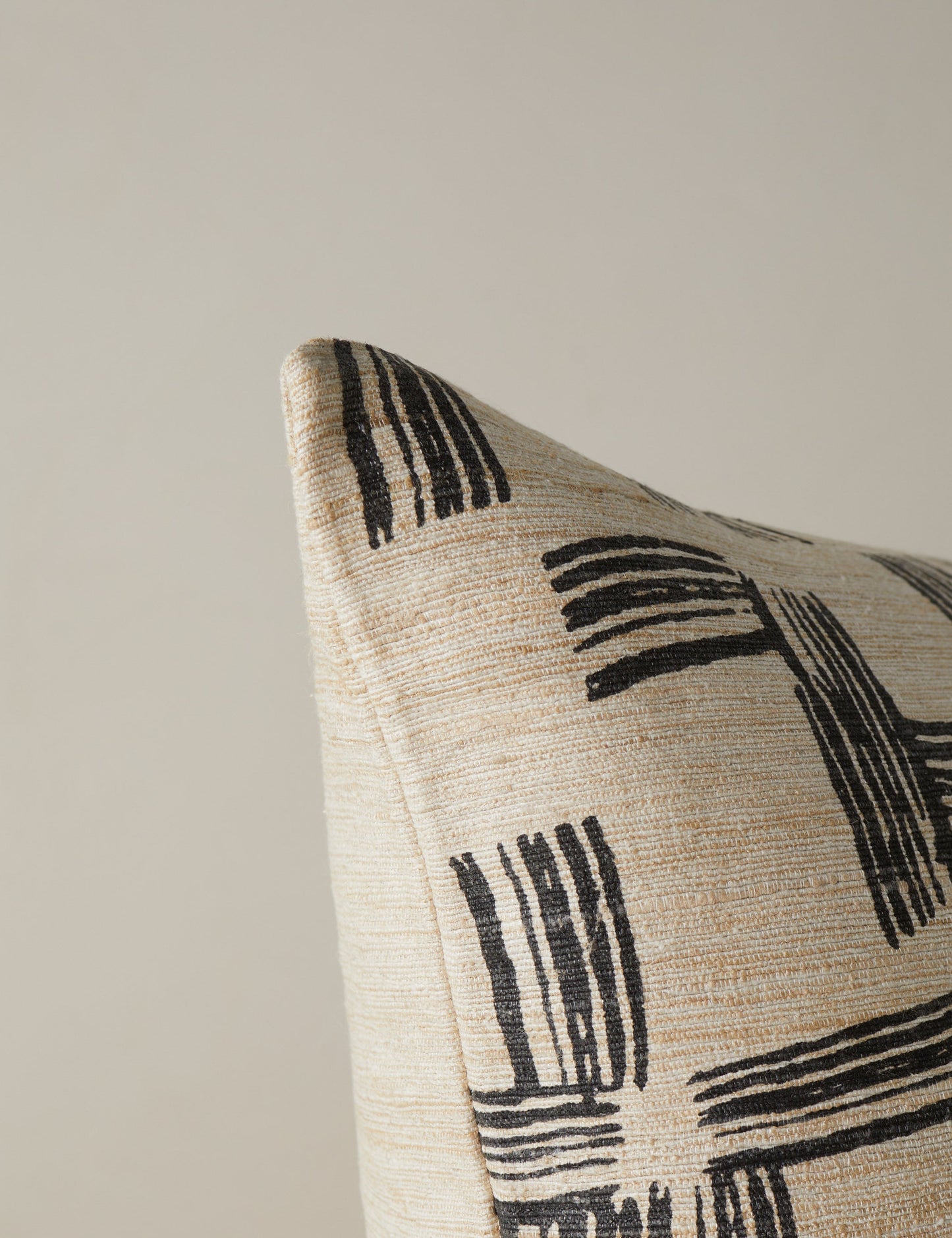 Oreiller en soie Crossmarks par Élan Byrd