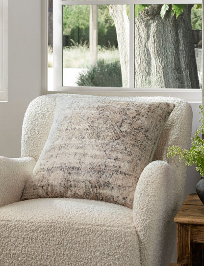 Coussin Larkspur par Amber Lewis x Loloi