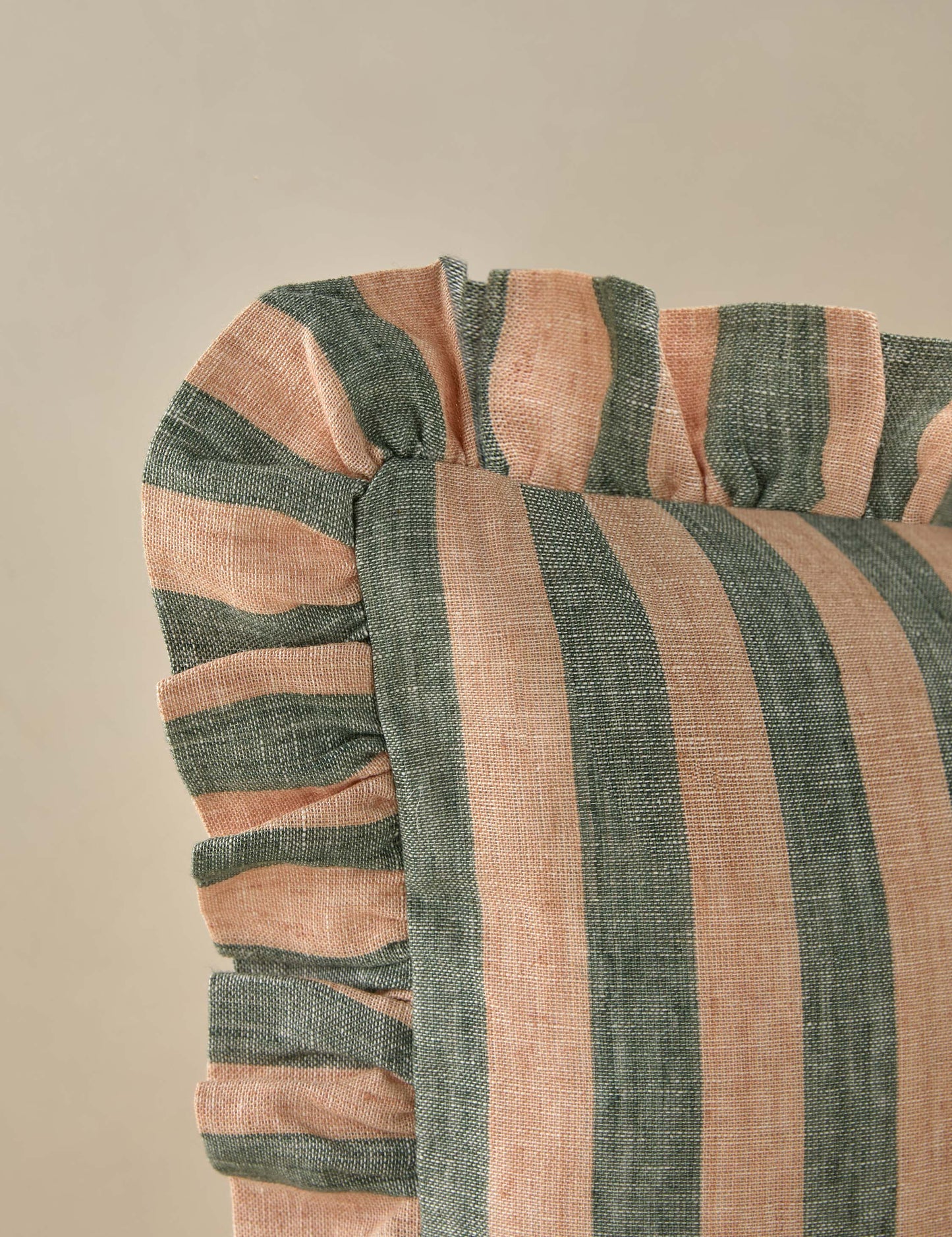 Oreiller à volants en lin Amaroso