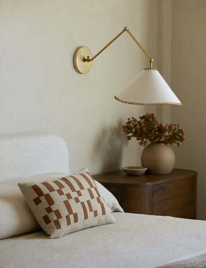 Coussin brodé mosaïque par Élan Byrd