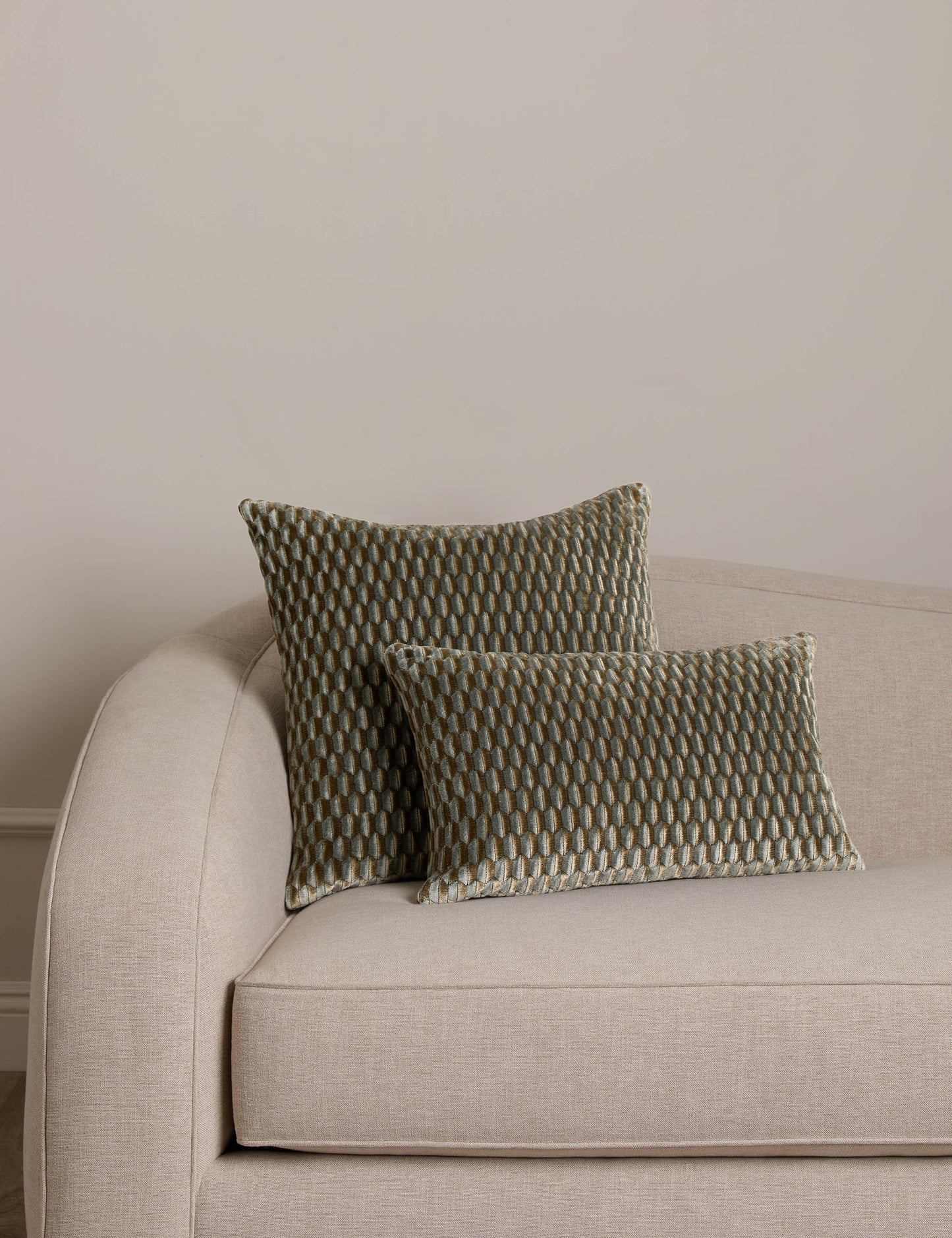 Oreiller en velours Allegra par Scalamandre