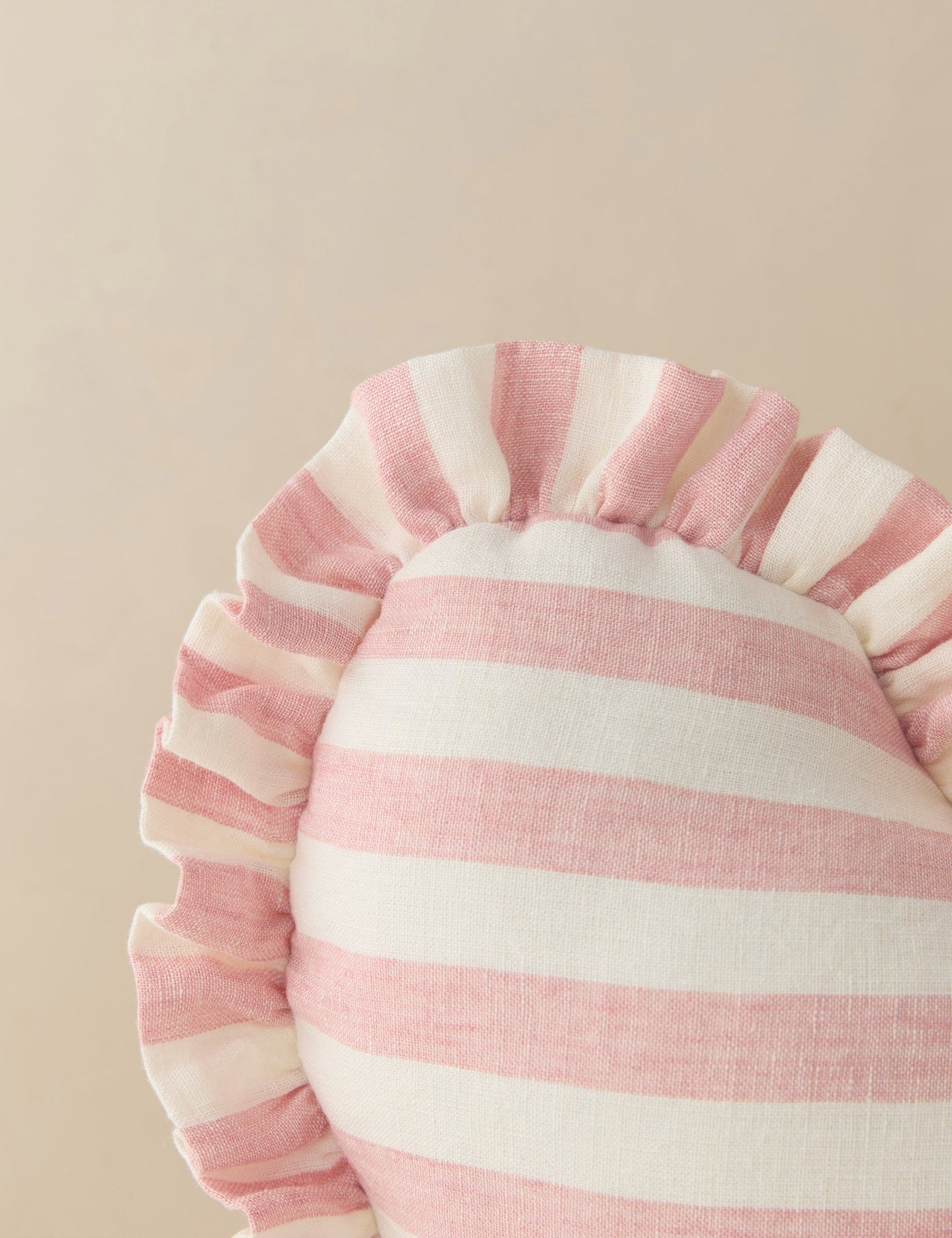 Coussin en lin Amaroso en forme de cœur