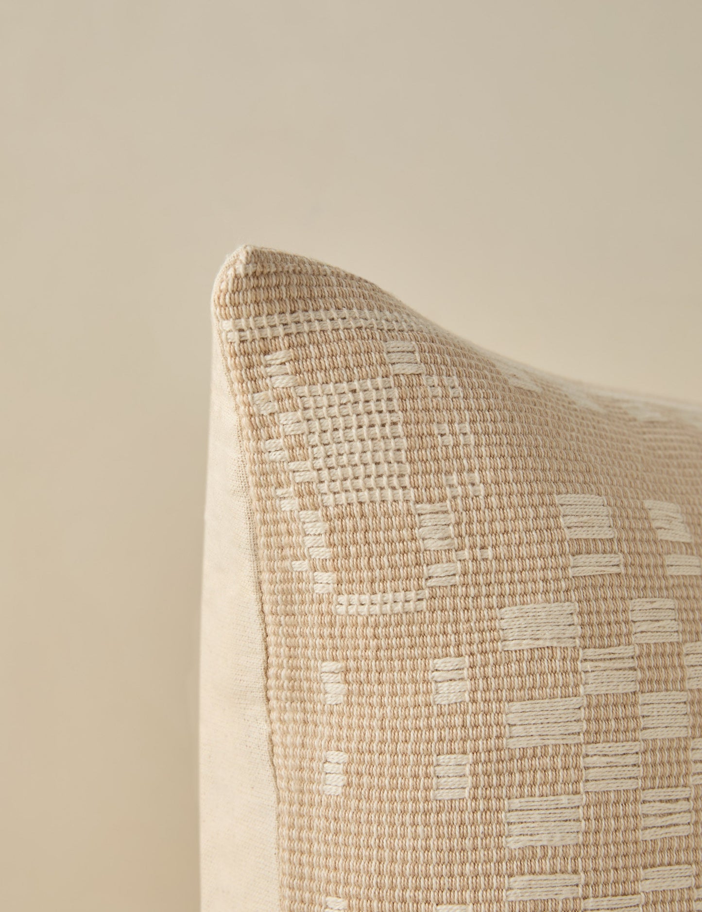 Coussin Chinchen par Heirloom Naga