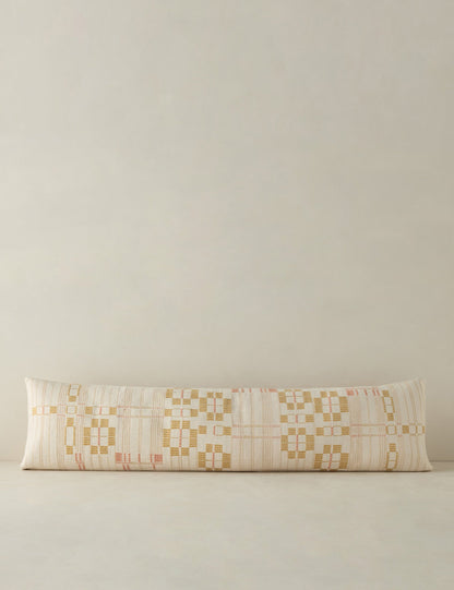 Coussin lombaire Chingchen par Heirloom Naga