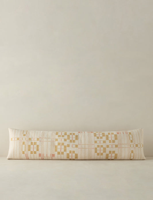 Coussin lombaire Chingchen par Heirloom Naga