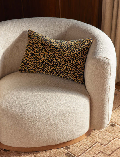 Coussin lombaire en velours Panthera par Scalamandre