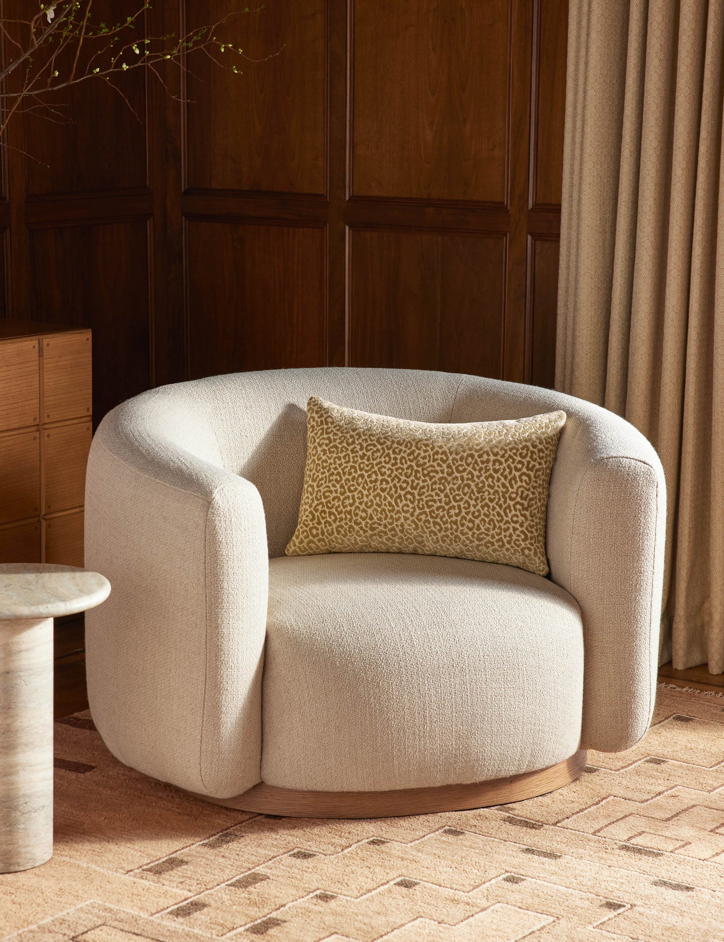 Coussin lombaire en velours Panthera par Scalamandre