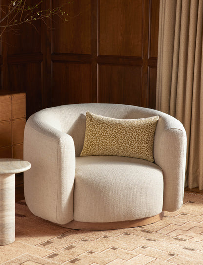 Coussin lombaire en velours Panthera par Scalamandre