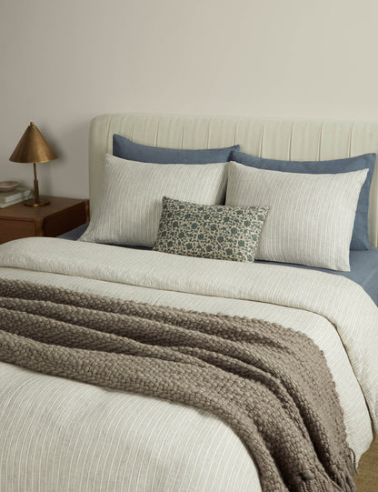 Taie d'oreiller Eadlin rayée en lin européen®