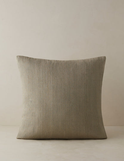 Oreiller en soie Event Horizon de James Perkins