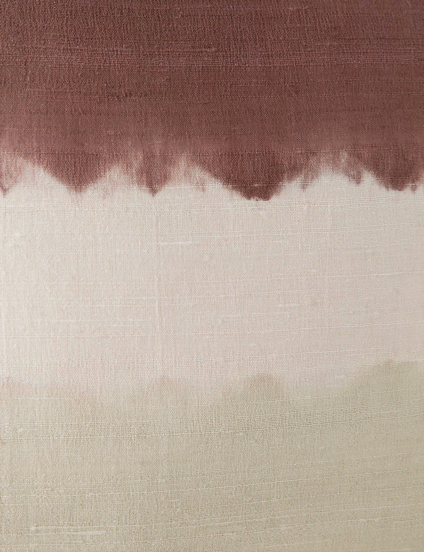 Oreiller en soie Event Horizon de James Perkins