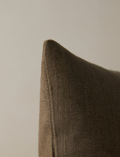 Oreiller en soie « Grounded in Love » de James Perkins