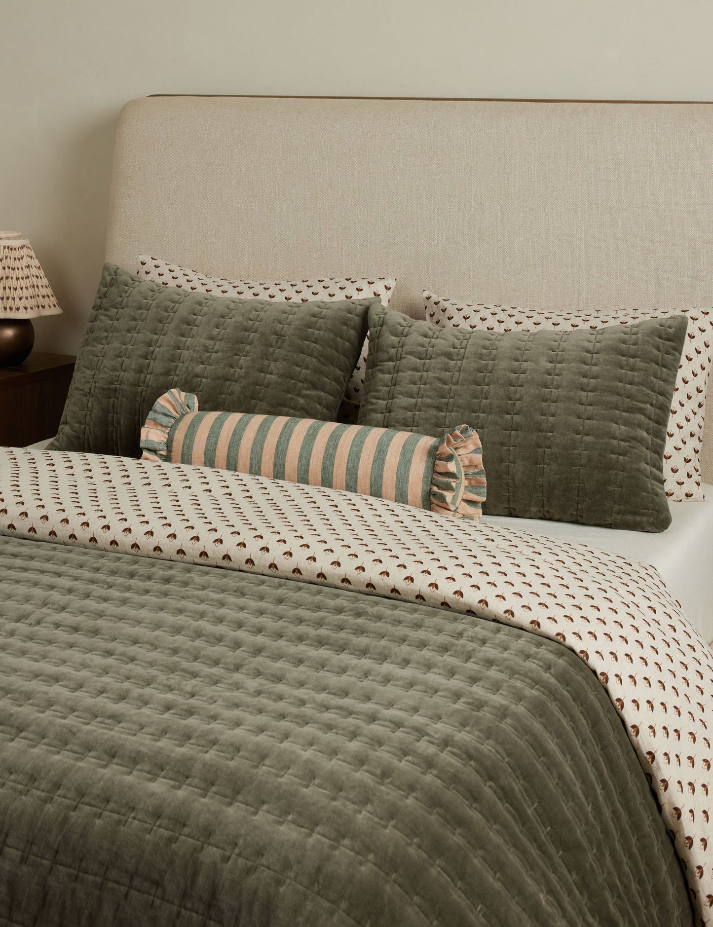 Coussin traversin à volants en lin Amaroso