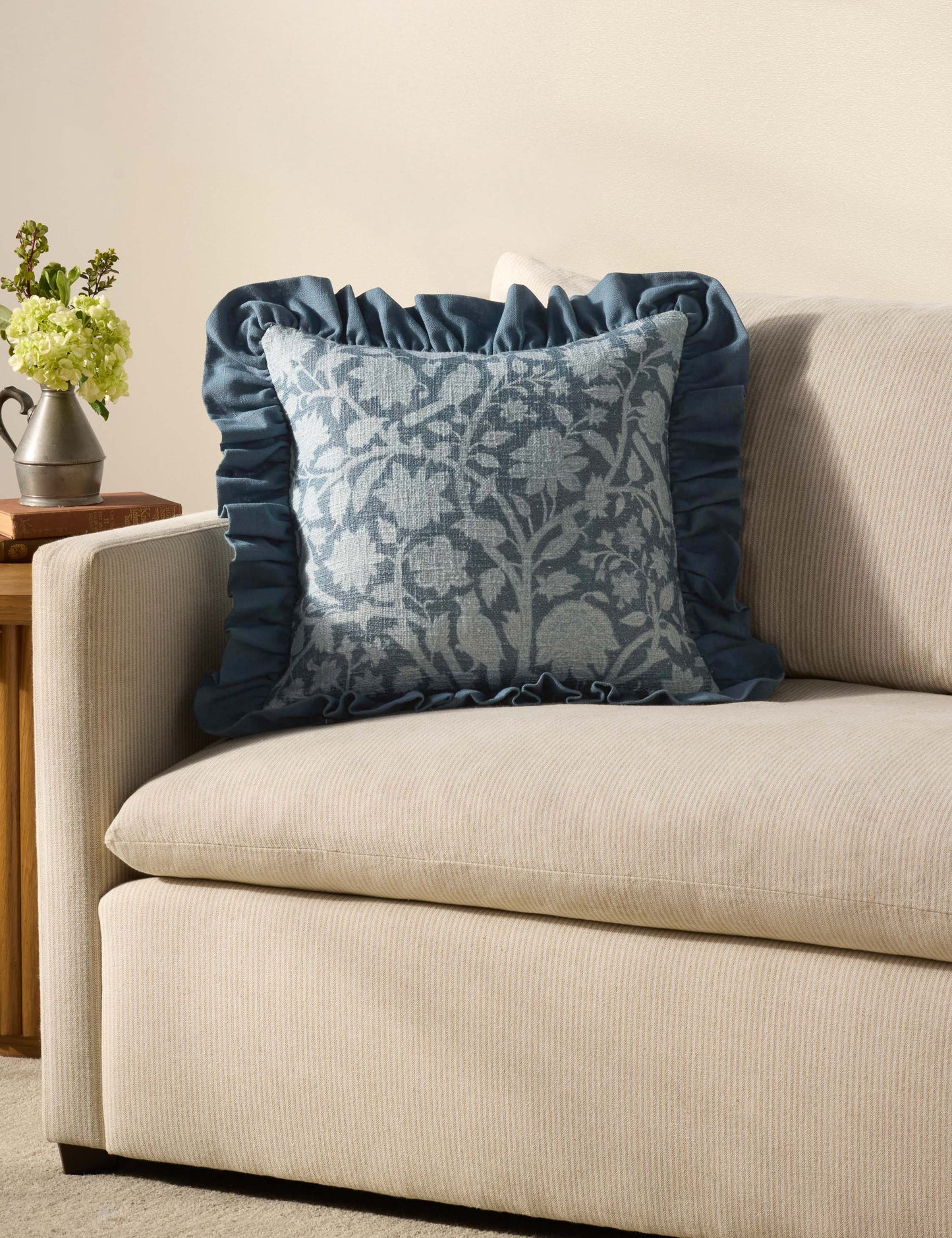 Coussin Kathleen par Chris Loves Julia x Loloi