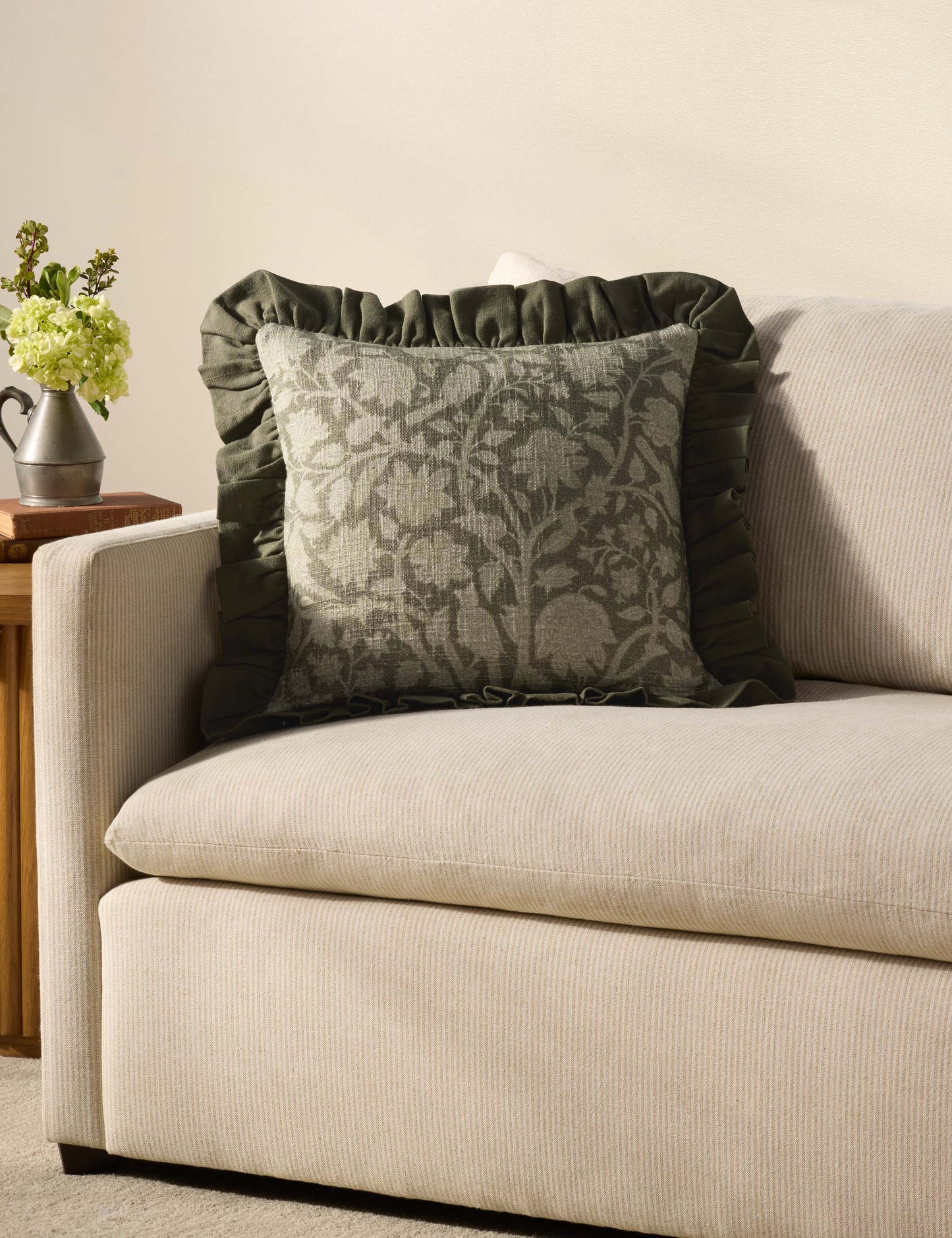 Coussin Kathleen par Chris Loves Julia x Loloi