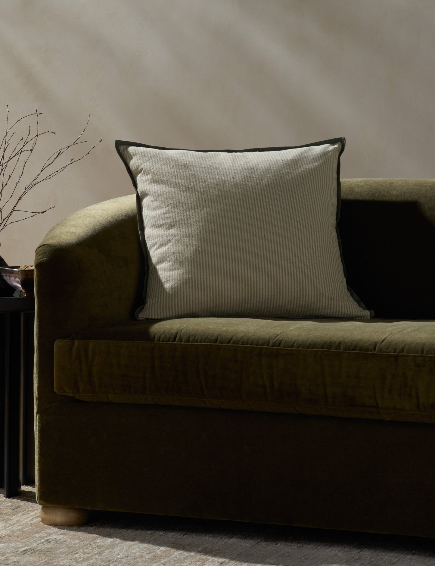 Coussin Sullivan par Jeremiah Brent x Loloi