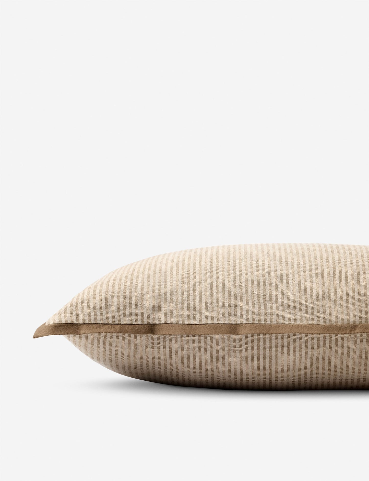 Coussin Sullivan par Jeremiah Brent x Loloi