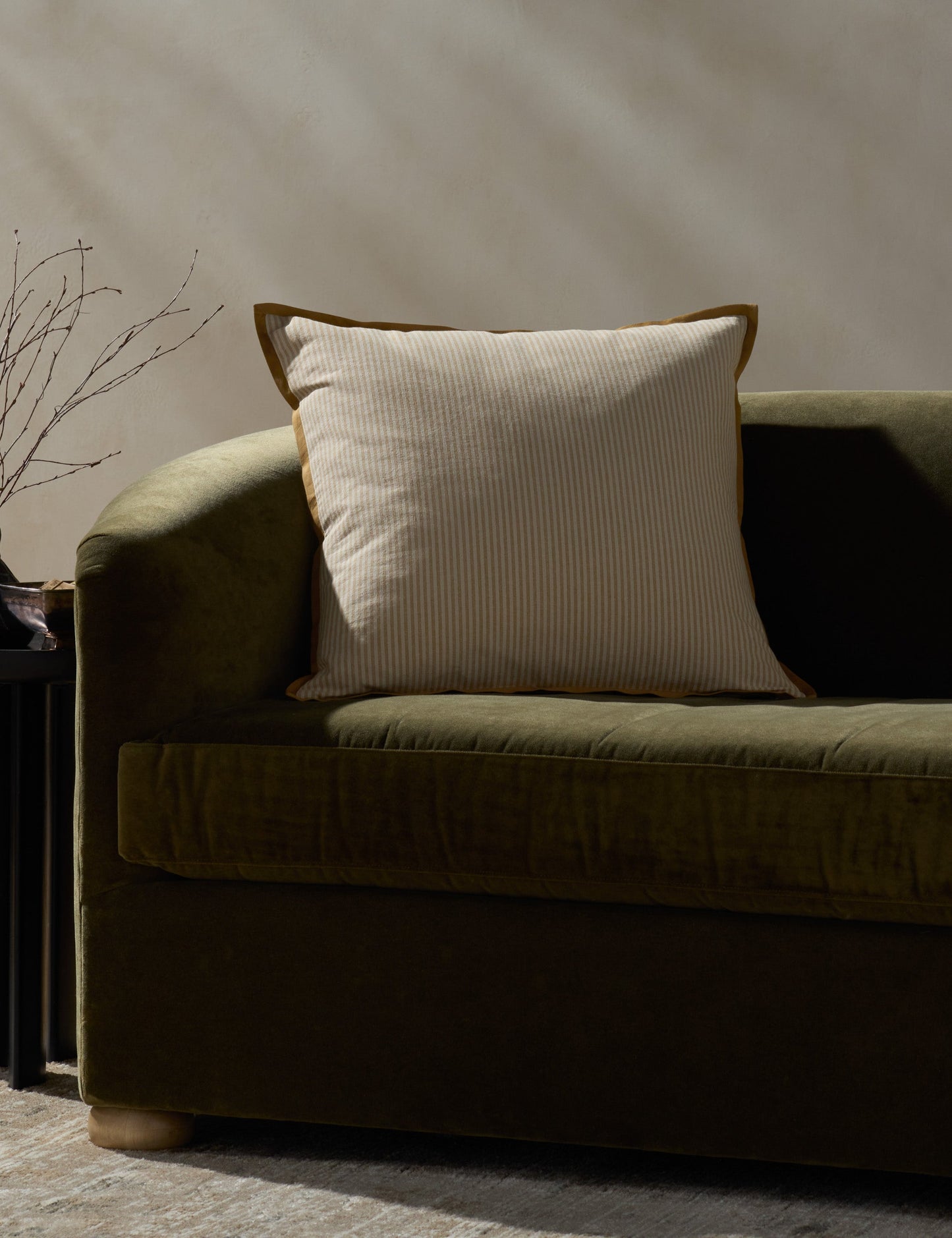 Coussin Sullivan par Jeremiah Brent x Loloi