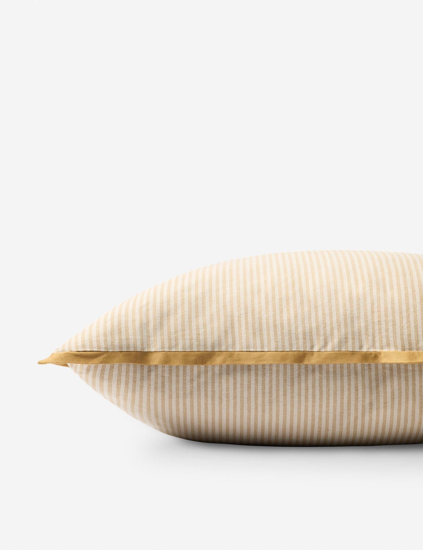 Coussin Sullivan par Jeremiah Brent x Loloi