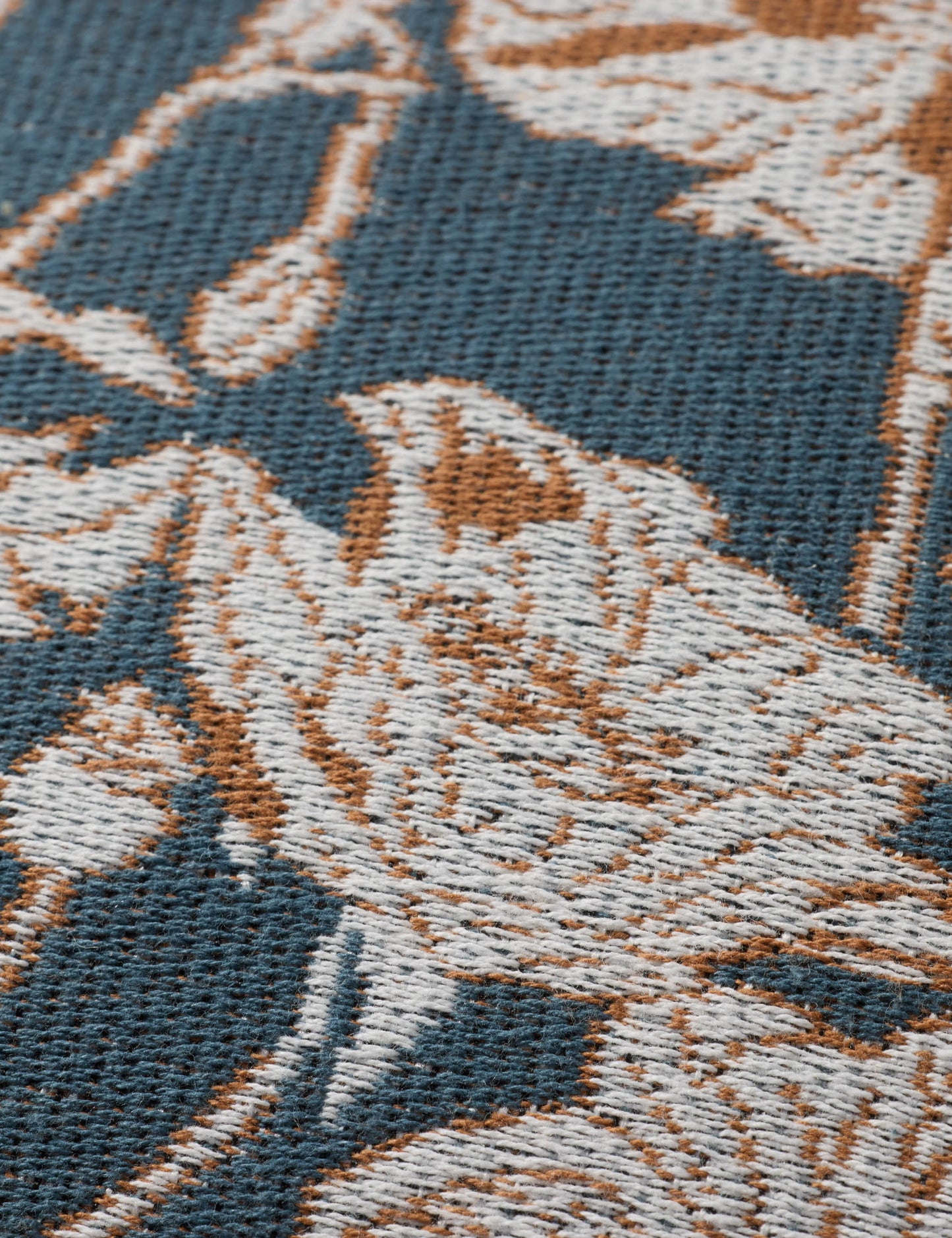 Matilda Pillow x Chris aime Julia x Loloi