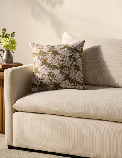 Matilda Pillow x Chris aime Julia x Loloi