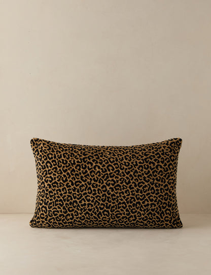 Coussin lombaire en velours Panthera par Scalamandre