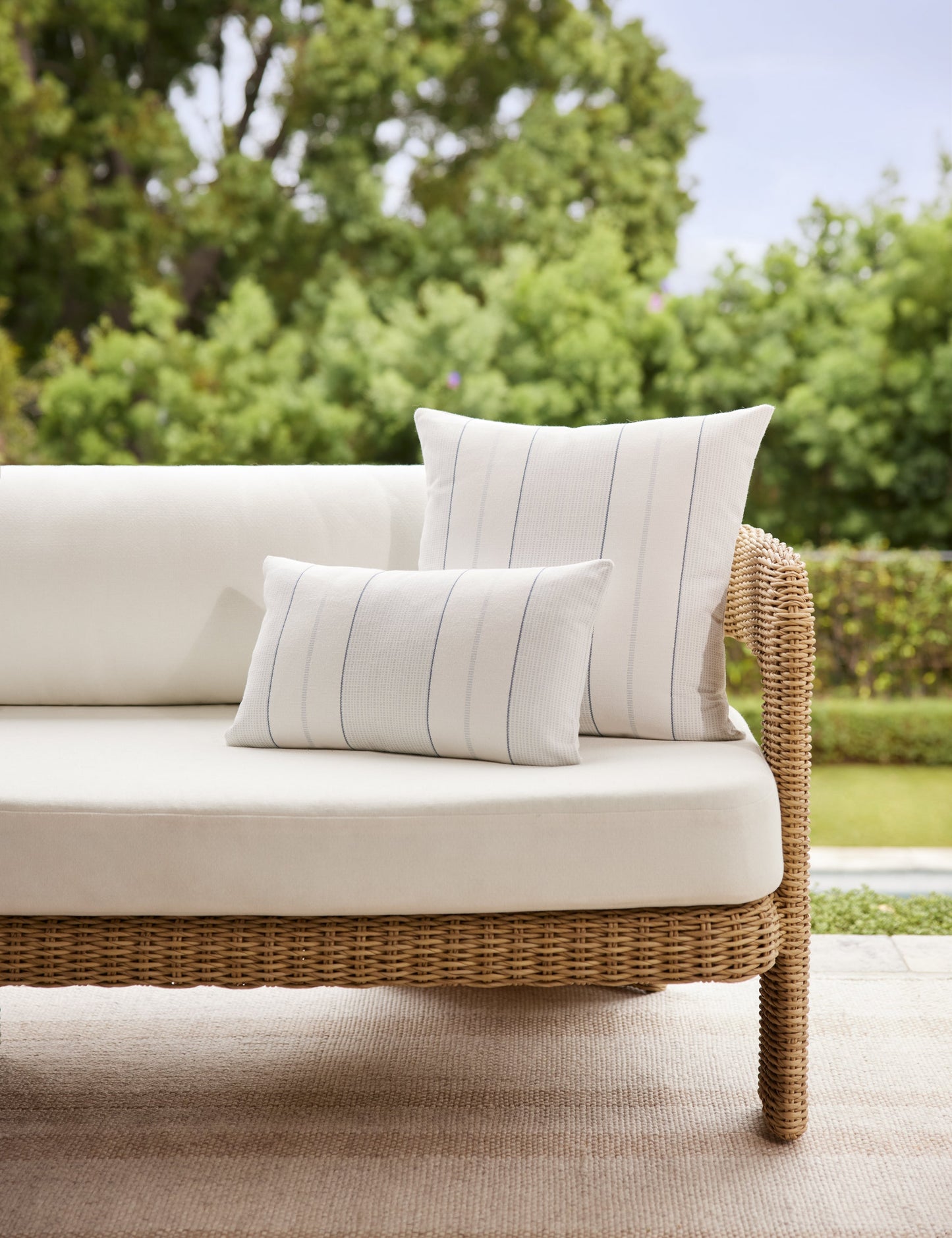 Coussin d'intérieur/extérieur Leo de Sunbrella pour Lulu et Georgia