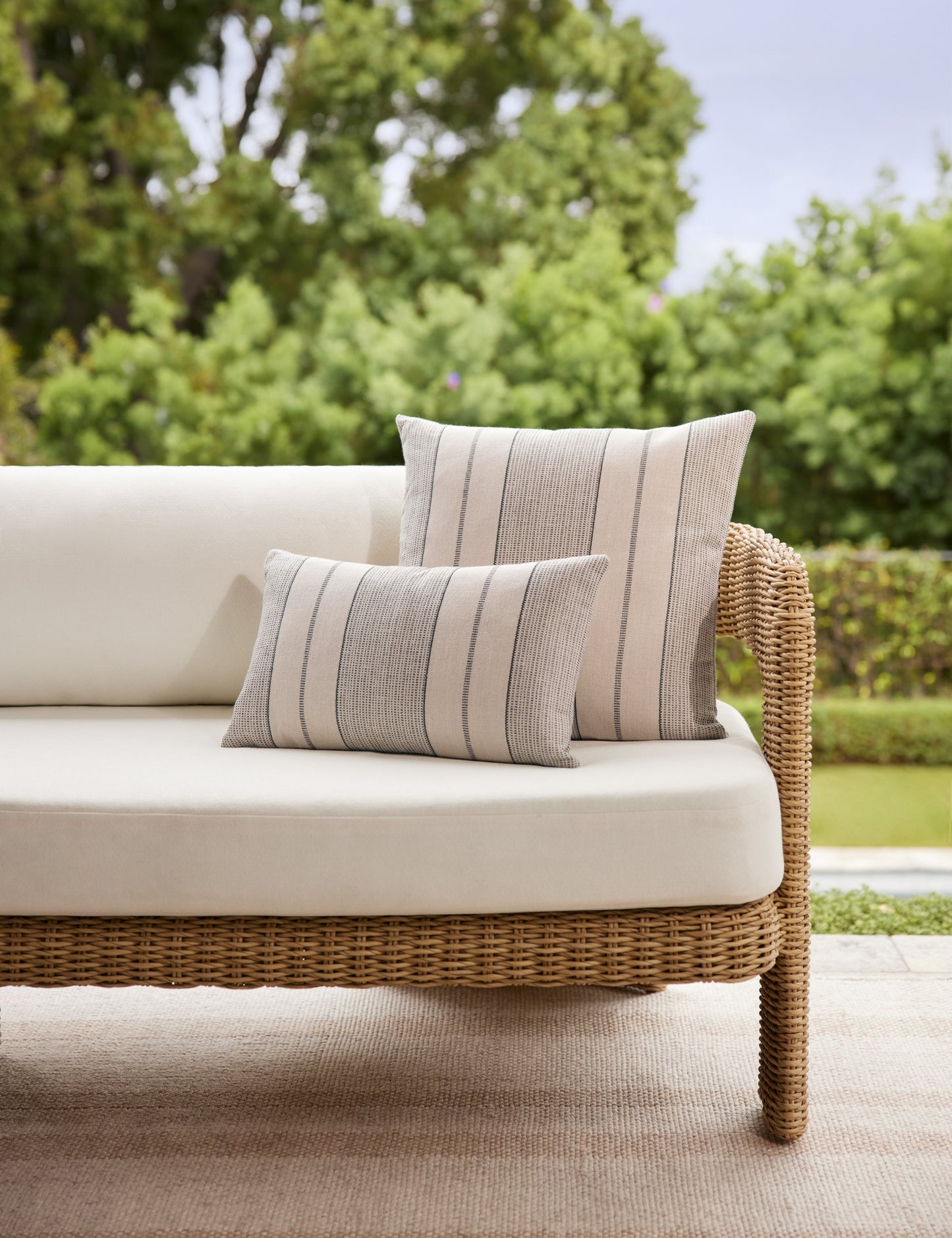 Coussin d'intérieur/extérieur Leo de Sunbrella pour Lulu et Georgia