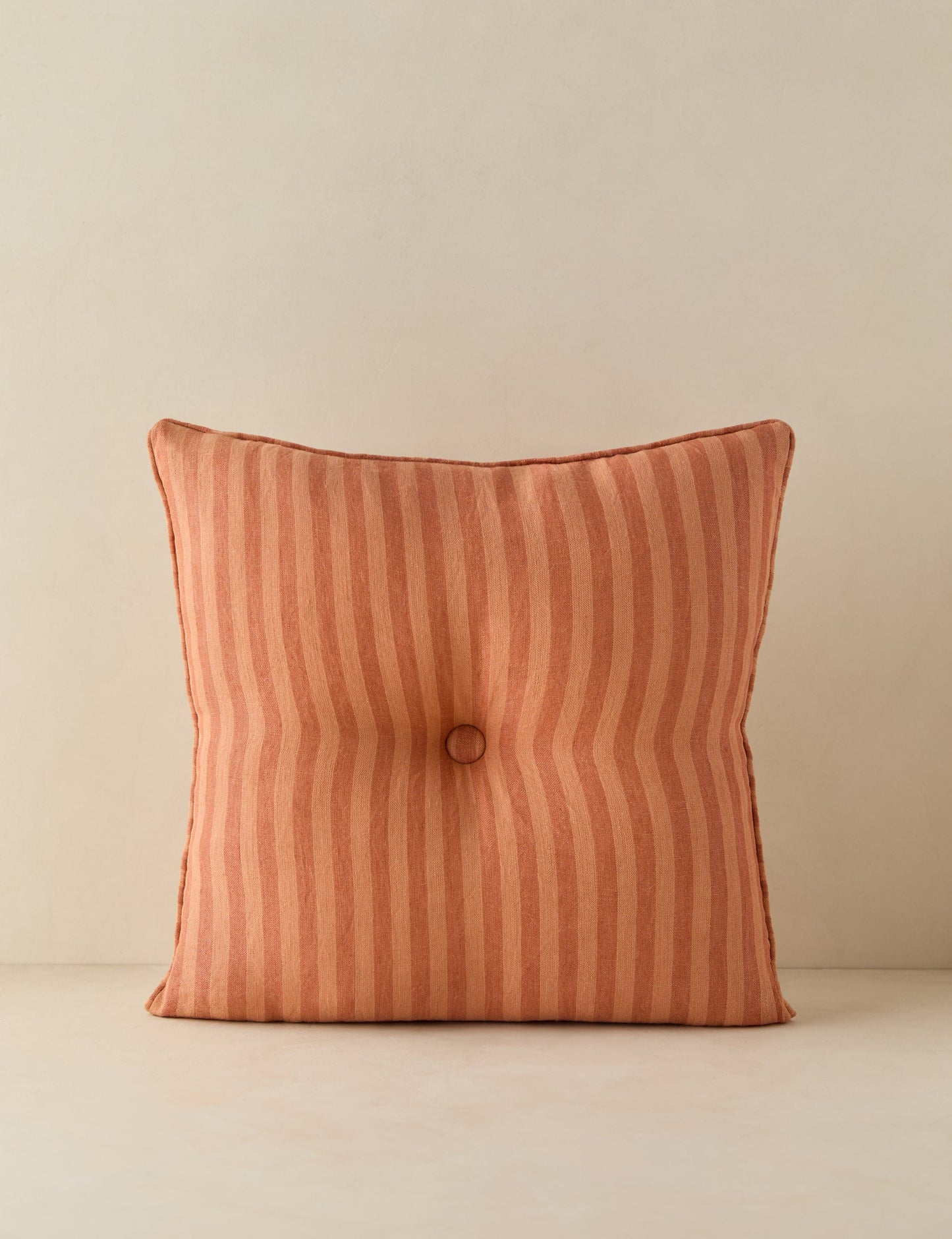 Coussin en lin Welby par Aimee Song