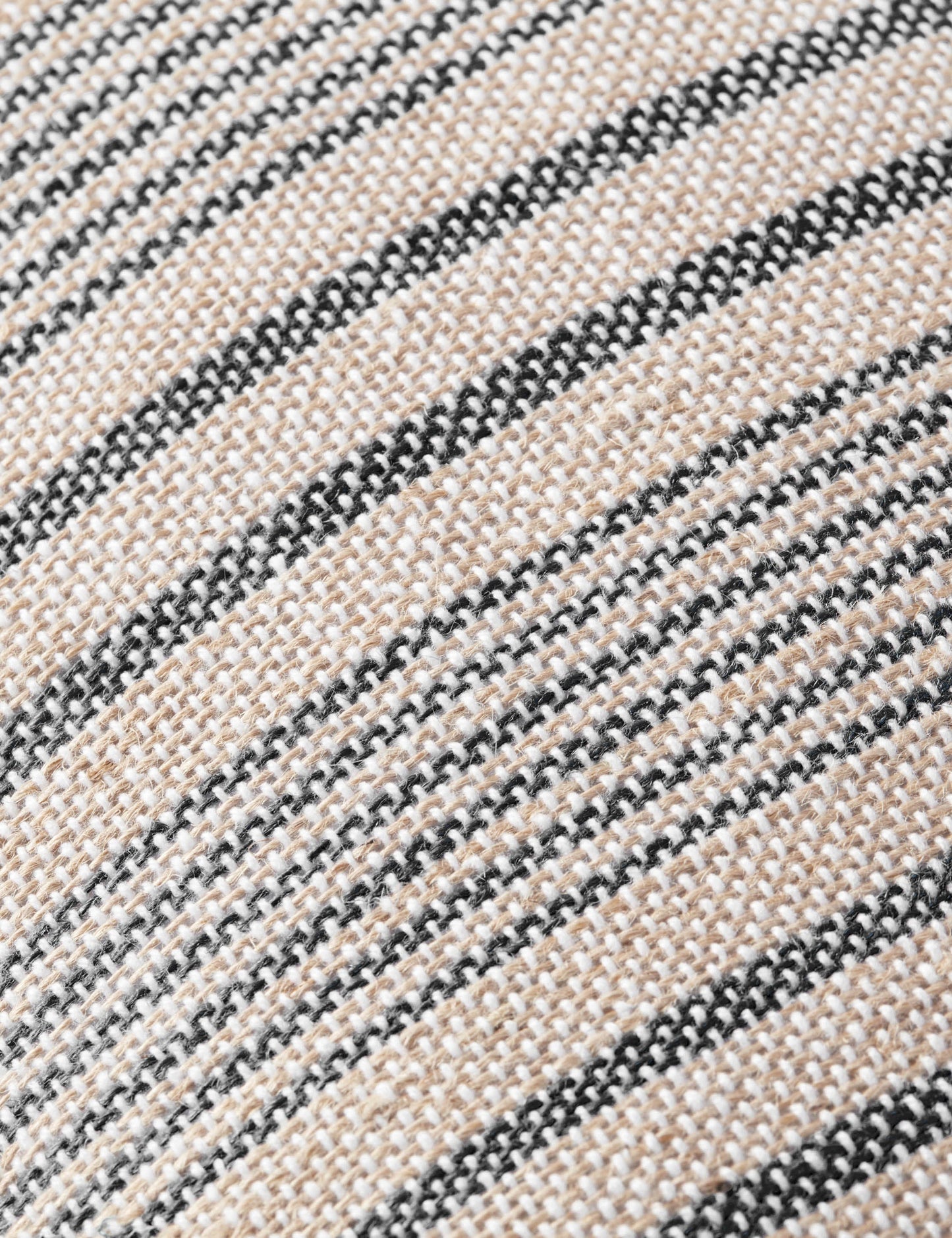 Coussin Elaine de Magnolia Home par Joanna Gaines X Loloi