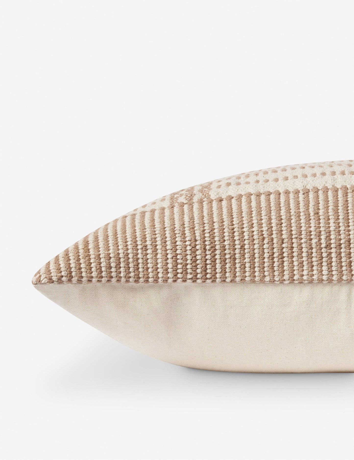 Coussin Marion de Magnolia Home par Joanna Gaines X Loloi