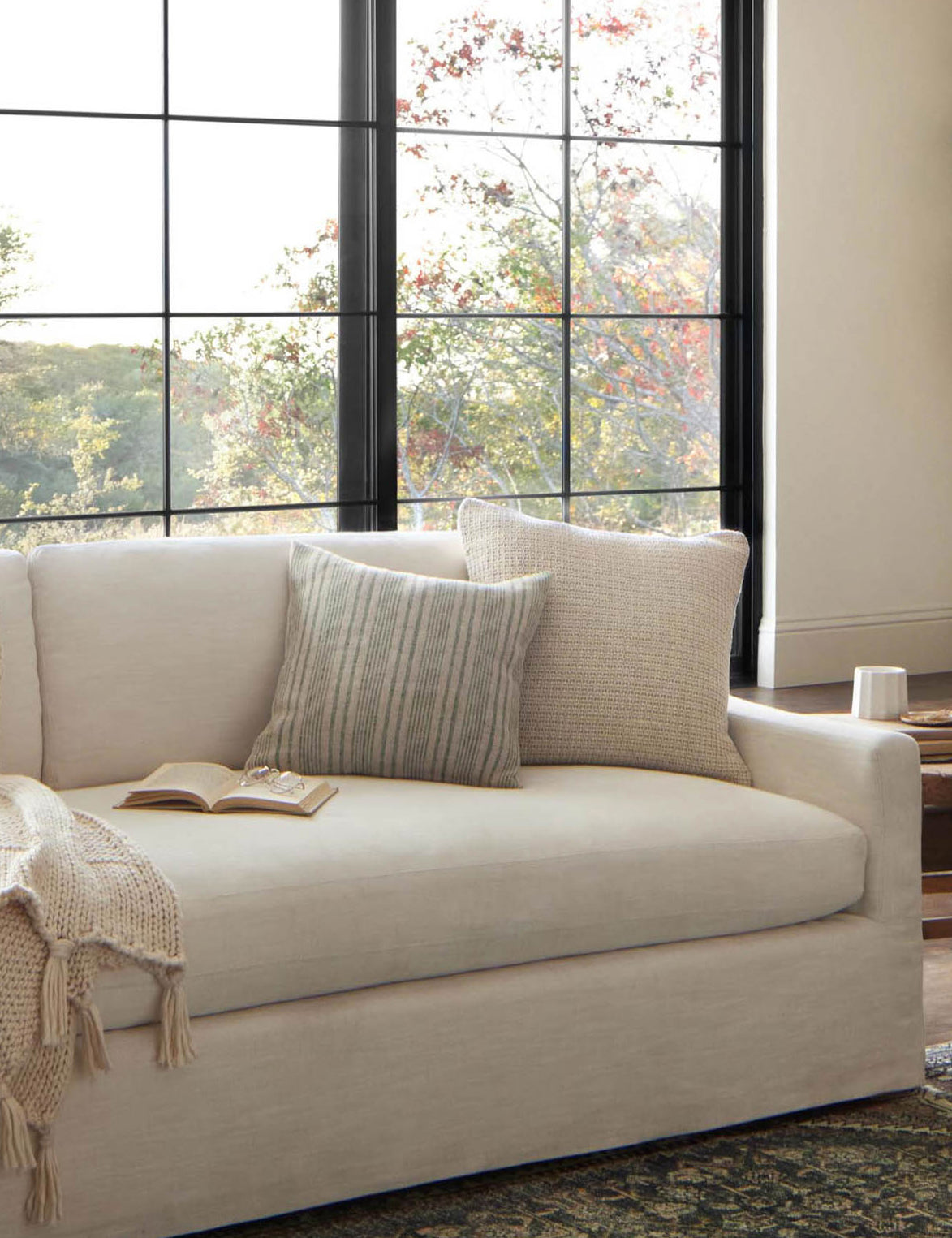 Coussin Scarlett de Magnolia Home par Joanna Gaines X Loloi