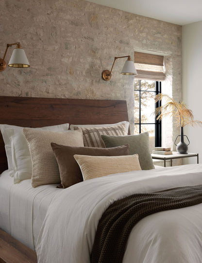 Coussin Scarlett de Magnolia Home par Joanna Gaines X Loloi