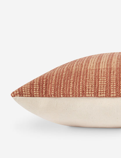 Coussin Penelope de Magnolia Home par Joanna Gaines X Loloi