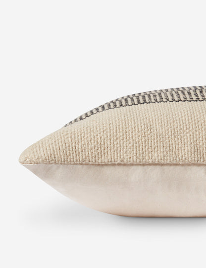 Coussin Wells de Magnolia Home par Joanna Gaines X Loloi