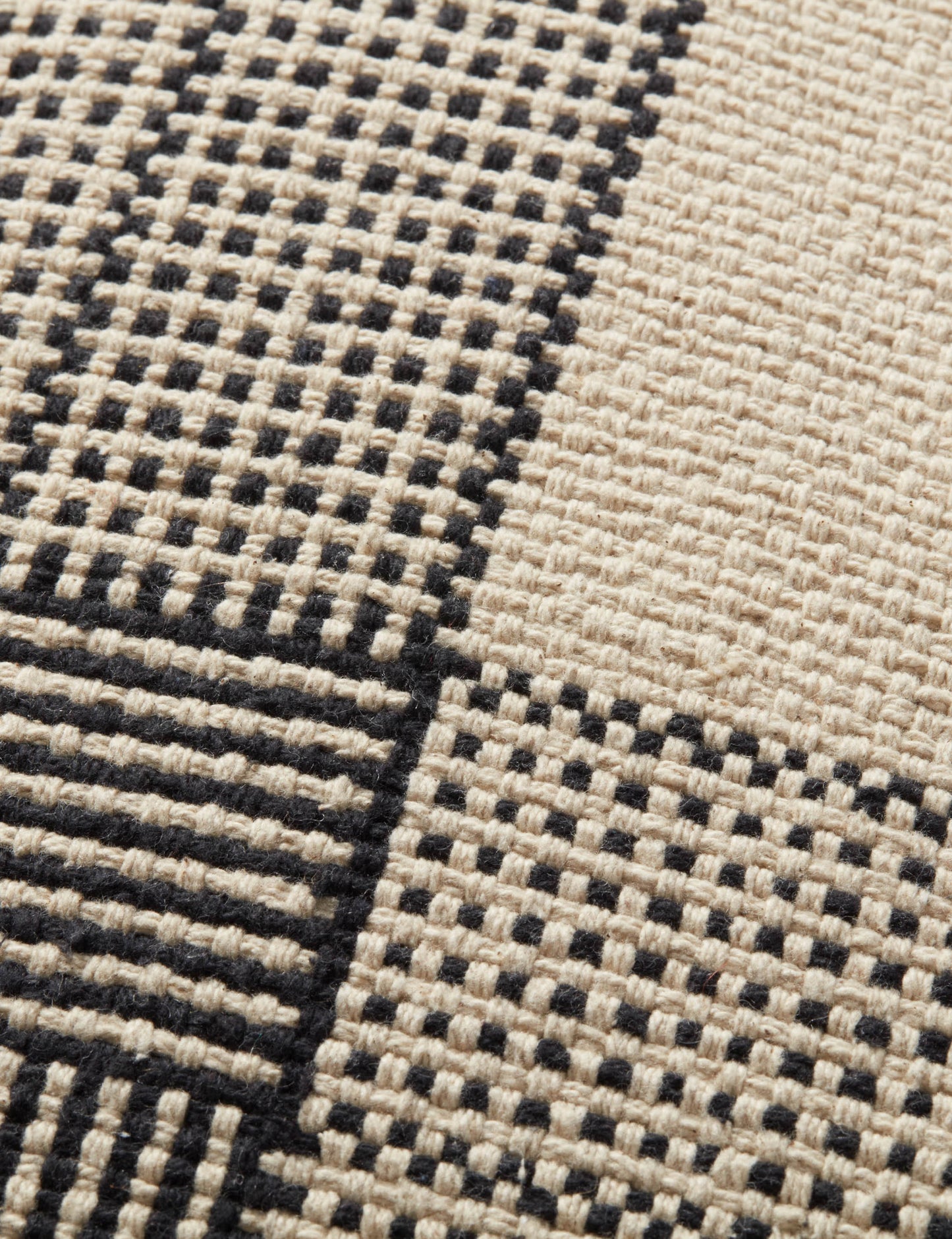 Coussin Wells de Magnolia Home par Joanna Gaines X Loloi