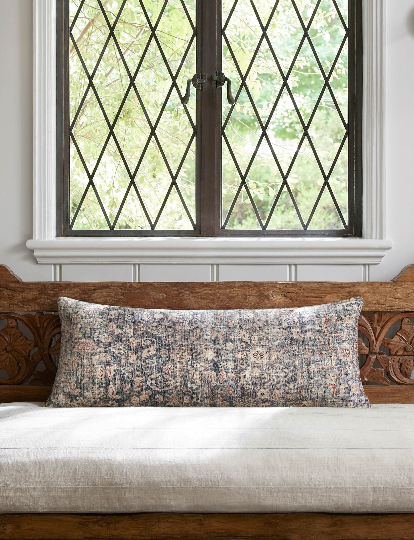 Coussin Montara par Amber Lewis x Loloi