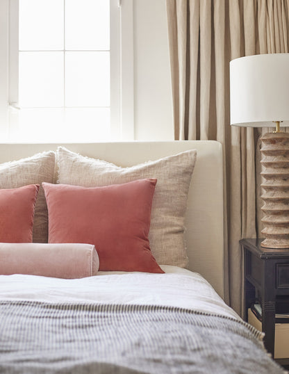 Coussin traversin en velours Sabine